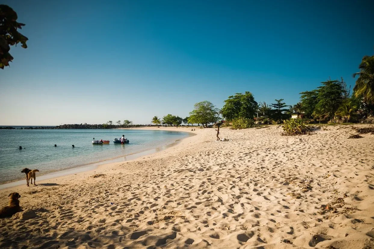 Clear Caribbean ocean and tropical beach in Montego Bay, Jamaica